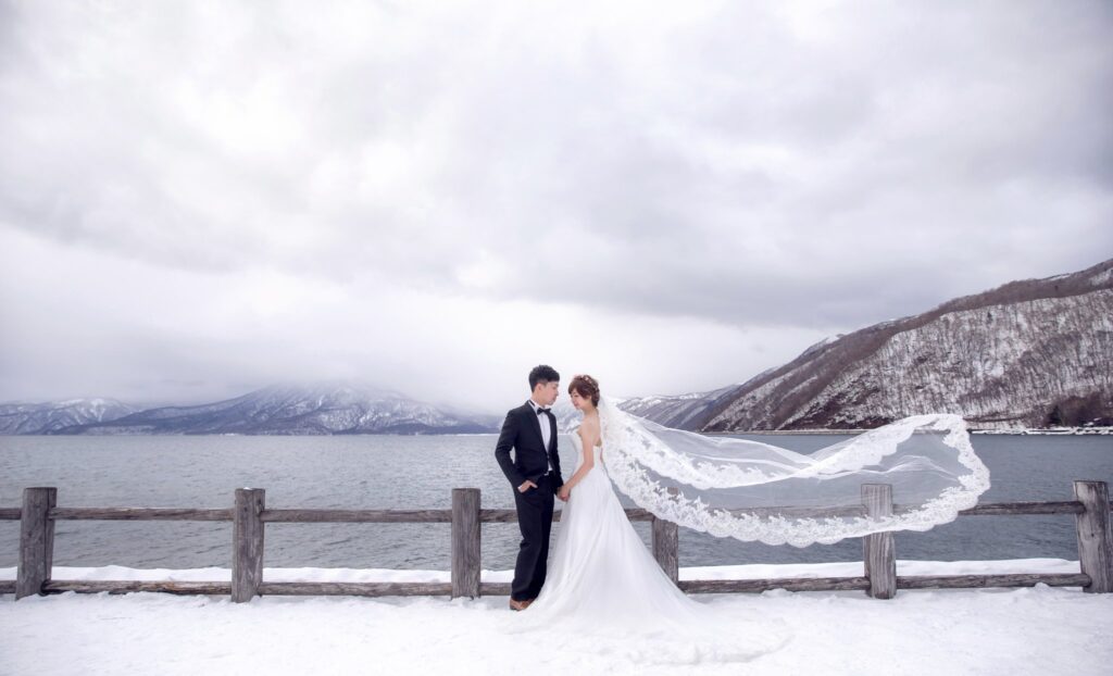 海外婚紗費用・雪地湖畔新娘頭紗隨風飄揚 雪地湖畔新娘頭紗隨風飄揚|日本海外婚紗