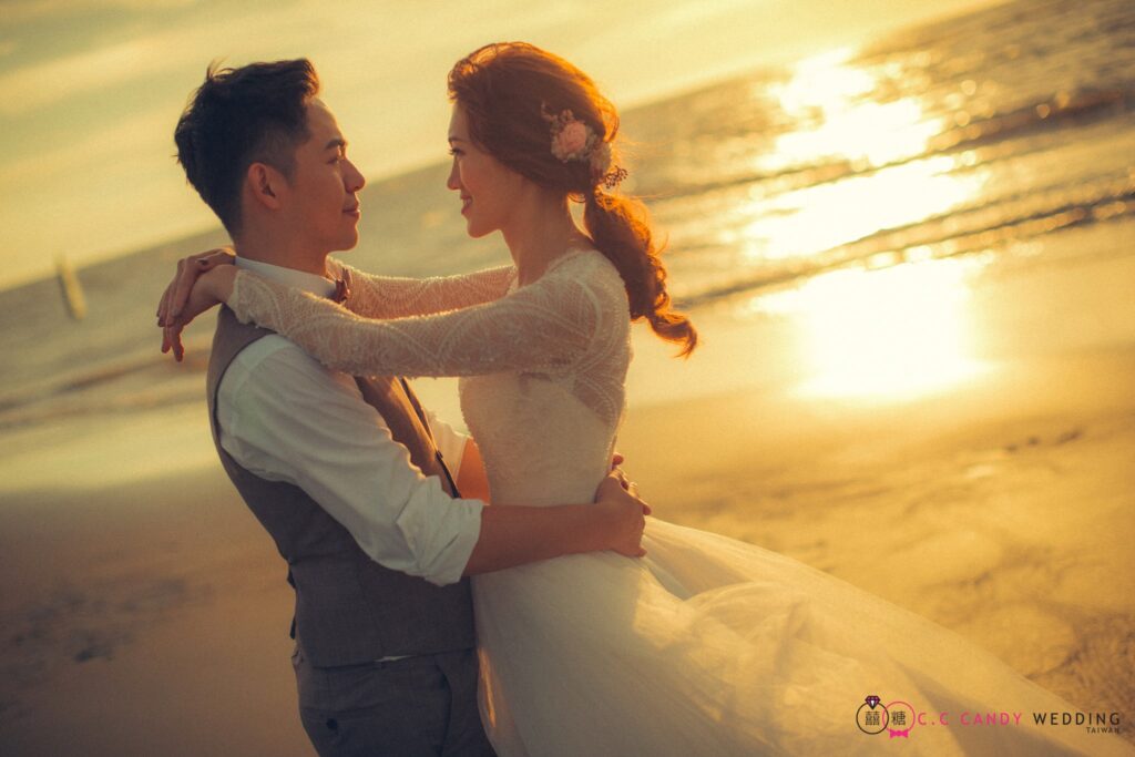 海邊婚紗 夕陽擁抱 海邊婚紗 夕陽擁抱