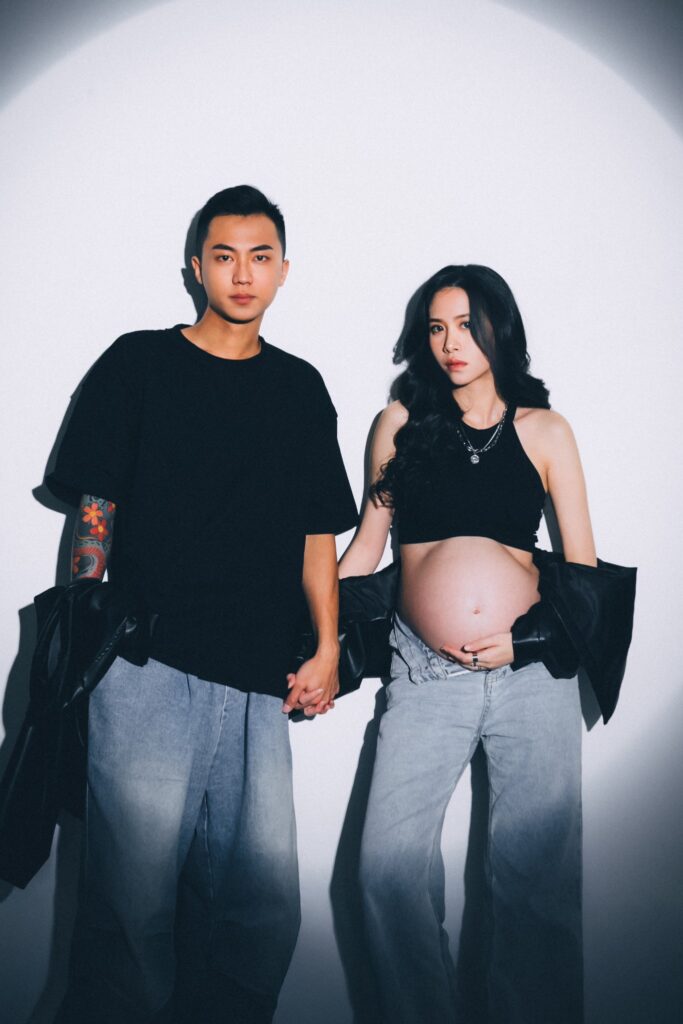 新竹婚紗推薦・黑色造型的準爸媽時尚孕婦照 黑色造型的準爸媽時尚孕婦照|親子寫真