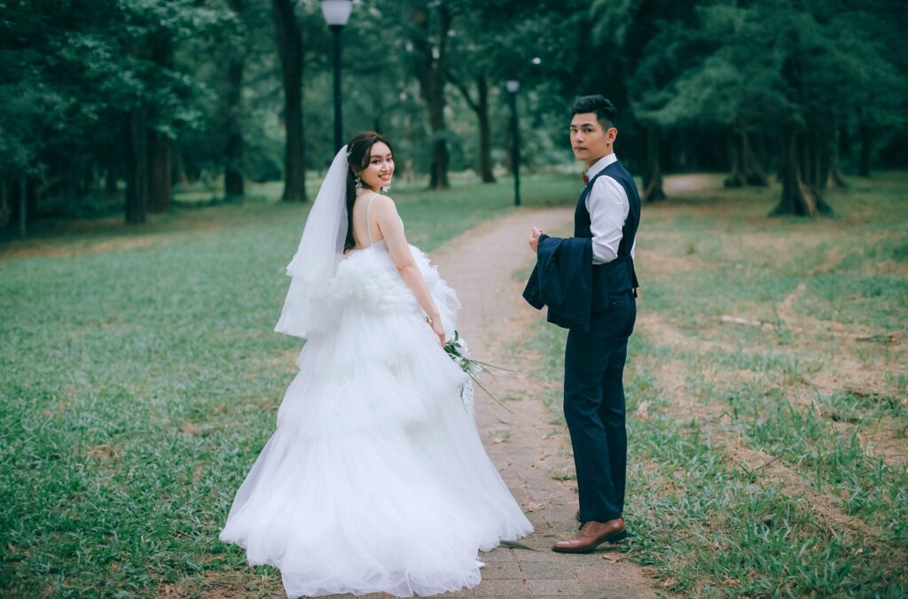 黑森林婚紗照・迷霧森林中的白紗新娘 迷霧森林中的白紗新娘|尖石婚紗