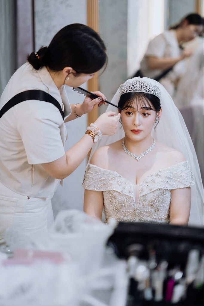艾茉爾婚宴會館婚攝 新秘整理新娘瀏海 艾茉爾婚宴會館婚攝 新秘整理新娘瀏海