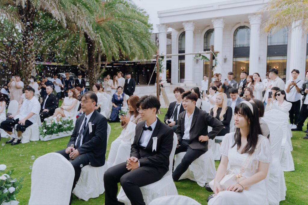 艾茉爾婚宴會館婚攝 草地上的賓客 艾茉爾婚宴會館婚攝 草地上的賓客