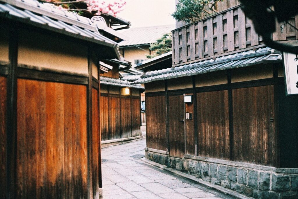 底片旅拍:京都老街 底片旅拍:日式木造老街小巷