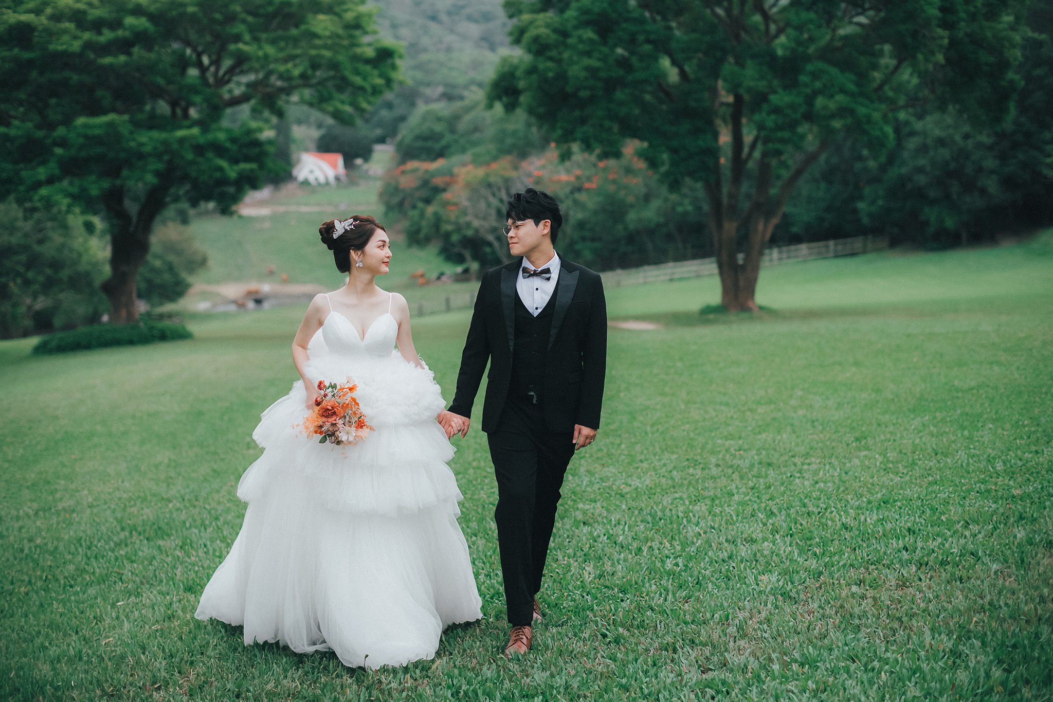 飛牛牧場・大樹下 飛牛牧場婚紗,大樹下的新人|婚紗攝影推薦