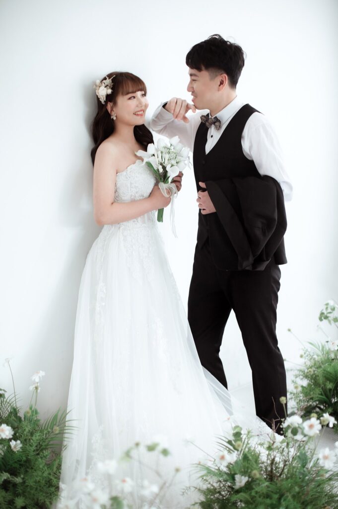 新竹棚拍婚紗 白牆前的新人 新竹棚拍婚紗 白牆前的新人