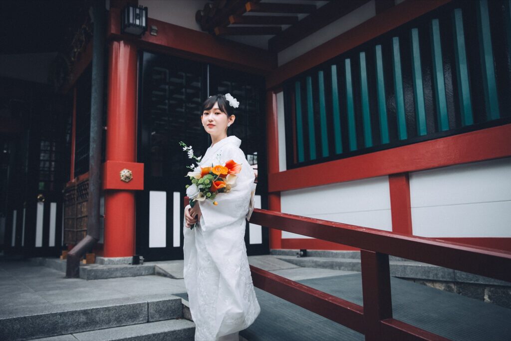 沖繩波上宮和服婚紗 朱紅欄杆旁的新娘 沖繩波上宮和服婚紗 朱紅欄杆旁的新娘