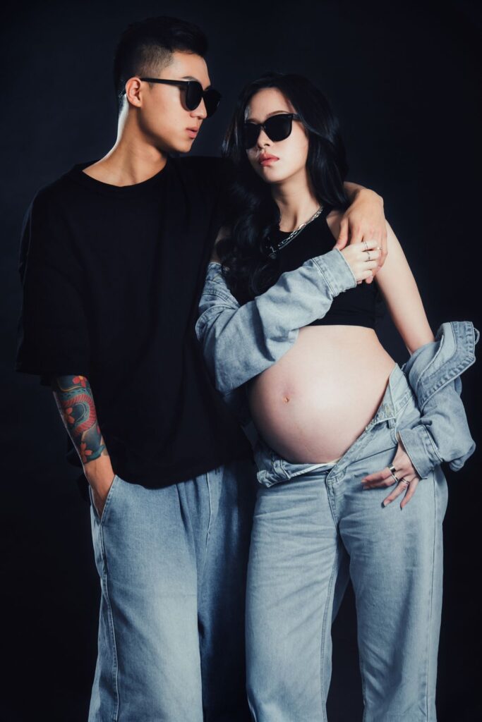 俏皮孕婦寫真|墨鏡 戴墨鏡的準爸媽俏皮孕婦寫真|時尚風格