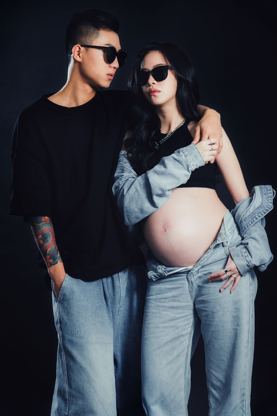戴墨鏡的準爸媽俏皮孕婦寫真 戴墨鏡的準爸媽俏皮孕婦寫真|時尚風格